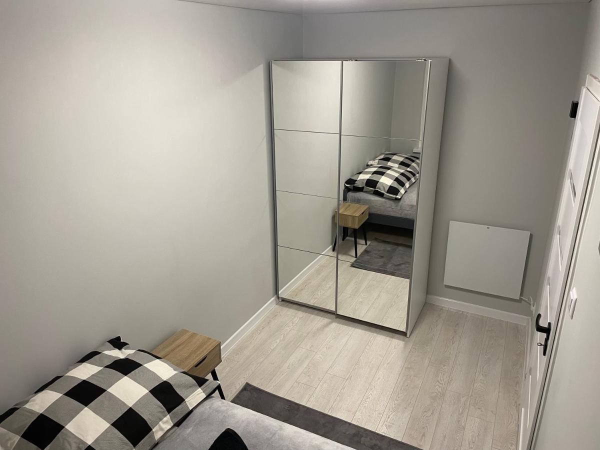 Nadbrzezna Apartment *